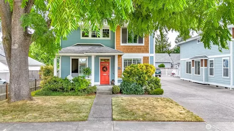417 4th St NE, Puyallup, WA 98372