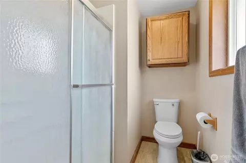 Bath - 108 Dahlquist Ln, Everson, WA 98247 photo 2 of 3