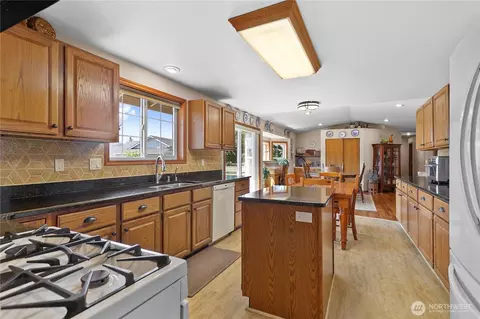 Kitchen - 108 Dahlquist Ln, Everson, WA 98247 photo 2 of 2