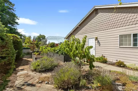 Exterior - 108 Dahlquist Ln, Everson, WA 98247 photo 14 of 17