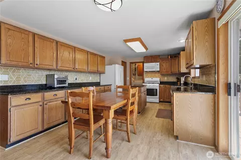 Kitchen - 108 Dahlquist Ln, Everson, WA 98247 photo 1 of 2