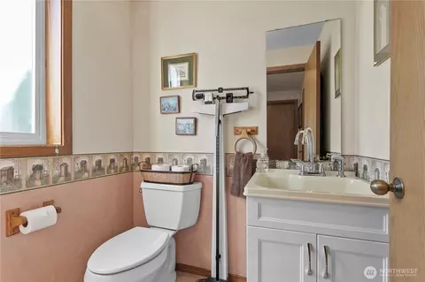 Bath - 108 Dahlquist Ln, Everson, WA 98247 photo 1 of 3