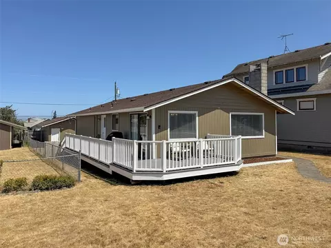 521 W 9th St, Port Angeles, WA 98362