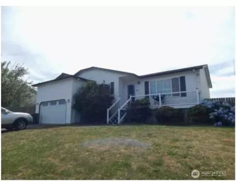 6123 Della Dr, Ferndale, WA 98248
