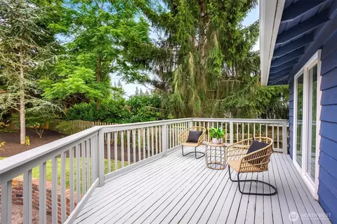 Exterior - 24125 2nd Pl W, Bothell, WA 98021 photo 2 of 15