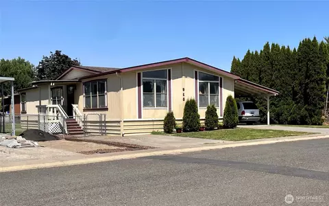 915 NE Chelan St, College Place, WA 99324