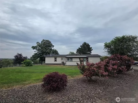 28605 N Dallas Rd, Richland, WA 99352