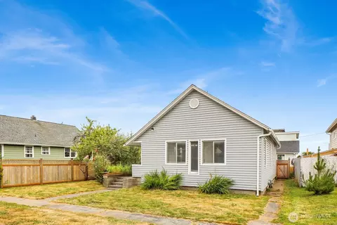 1273 4th St #1 & 2, Blaine, WA 98230