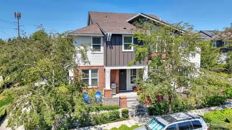 1372 NE Hickory Ln, Issaquah, WA 98029