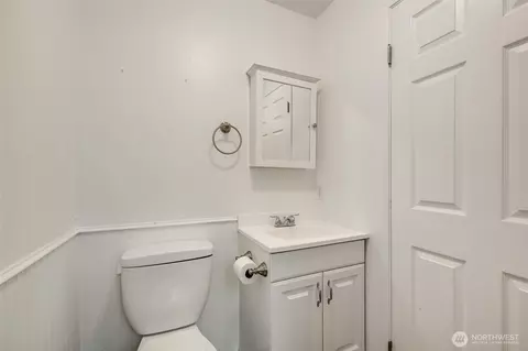 Bath - 6013 W Beech St #A & B, Everett, WA 98203 photo 3 of 4
