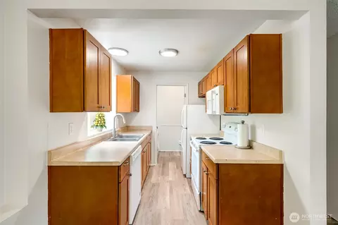Kitchen - 6013 W Beech St #A & B, Everett, WA 98203 photo 5 of 6