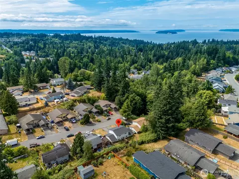 View/Area - 6013 W Beech St #A & B, Everett, WA 98203 photo 3 of 4