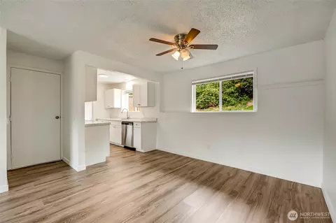 Living - 6013 W Beech St #A & B, Everett, WA 98203 photo 4 of 6