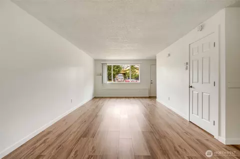 Living - 6013 W Beech St #A & B, Everett, WA 98203 photo 3 of 6