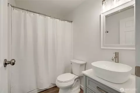 Bath - 6013 W Beech St #A & B, Everett, WA 98203 photo 2 of 4