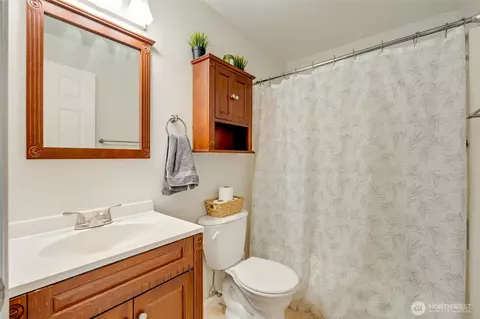 Bath - 6013 W Beech St #A & B, Everett, WA 98203 photo 4 of 4