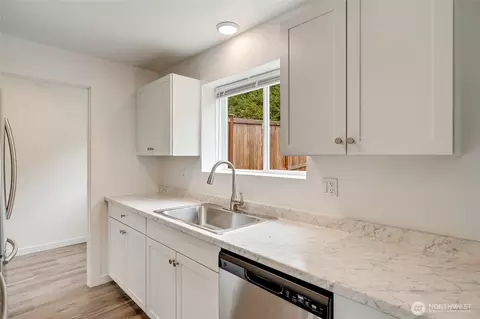 Kitchen - 6013 W Beech St #A & B, Everett, WA 98203 photo 2 of 6