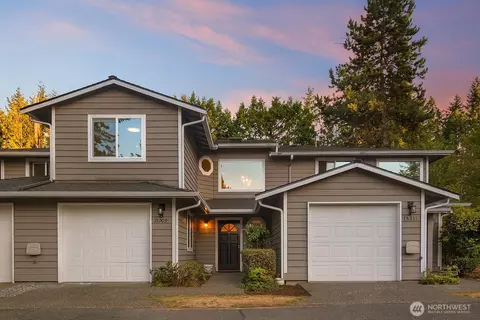 15900 NE 40th St #32B, Redmond, WA 98052