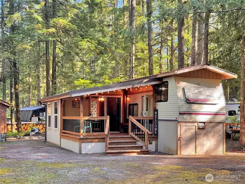 203 1 Fireside Ldg, Deming, WA 98266