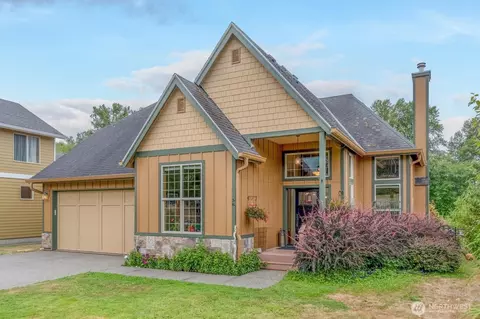 56 Marina Dr, Cathlamet, WA 98612