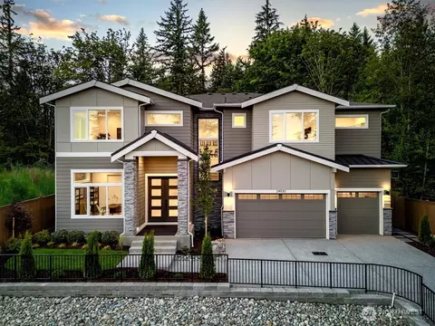 24930 SE 17th St #3, Sammamish, WA 98075