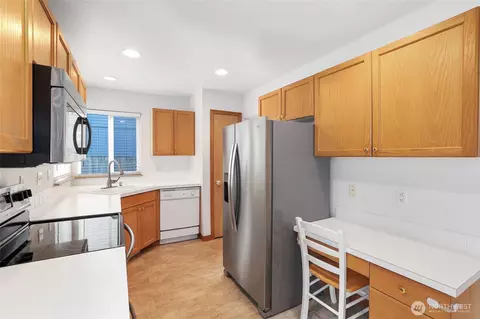 Kitchen - 23201 40th Ave E, Spanaway, WA 98387 photo 4 of 4
