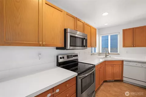 Kitchen - 23201 40th Ave E, Spanaway, WA 98387 photo 2 of 4