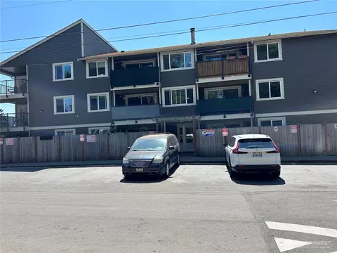 939 N 101st St #101, Seattle, WA 98133