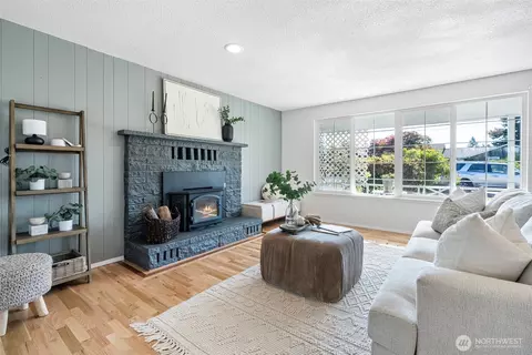 1102 Paradise Pkwy, Fircrest, WA 98466