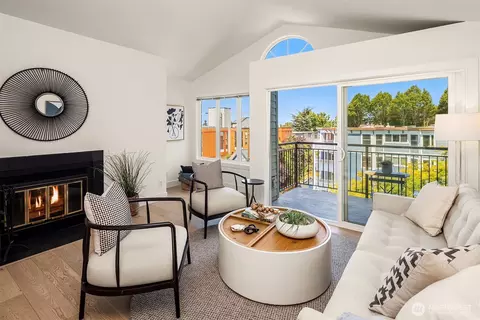 235 13th Ave E #402, Seattle, WA 98102