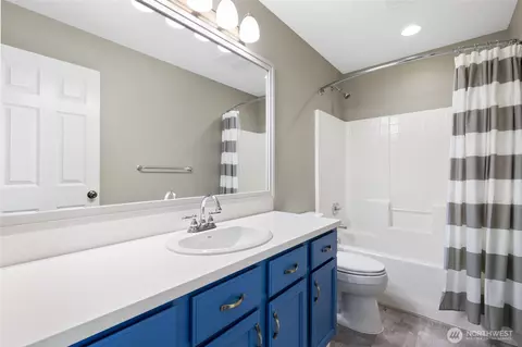 Bath - 11524 40th Dr SE, Everett, WA 98208 photo 5 of 5