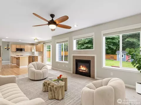 Living - 11524 40th Dr SE, Everett, WA 98208 photo 2 of 3