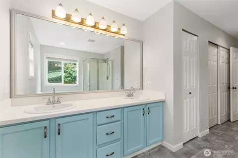 Bath - 11524 40th Dr SE, Everett, WA 98208 photo 3 of 5