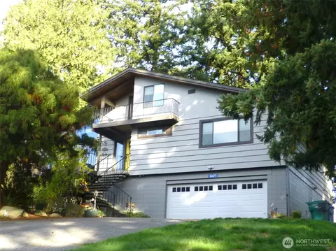 16475 Fairway Dr, Burlington, WA 98233