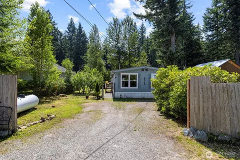 8515 Golden Valley Dr, Maple Falls, WA 98266