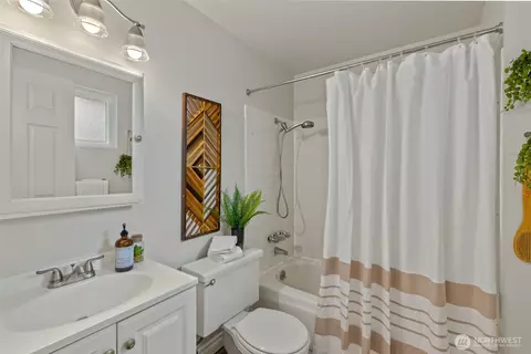 Bath - 10141 NE 202nd St, Bothell, WA 98011 photo 1 of 2
