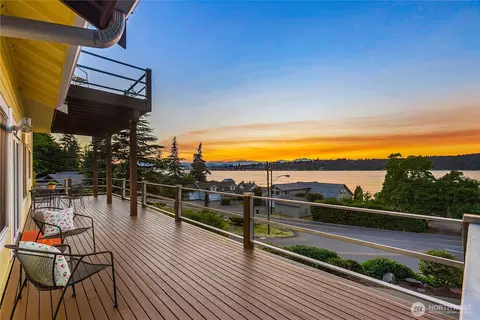 3643 Beach Dr E, Port Orchard, WA 98366