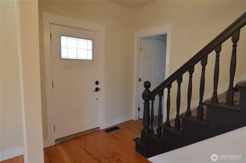 Entry Way - 15508 Meade Mccumber Rd E, Sumner, WA 98390 photo 2 of 5