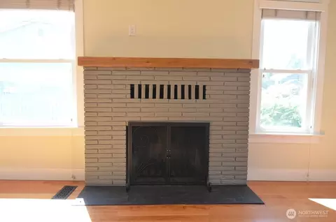 Living - 15508 Meade Mccumber Rd E, Sumner, WA 98390 photo 2 of 3