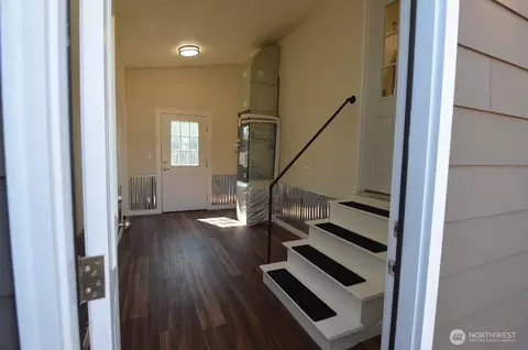 Entry Way - 15508 Meade Mccumber Rd E, Sumner, WA 98390 photo 5 of 5