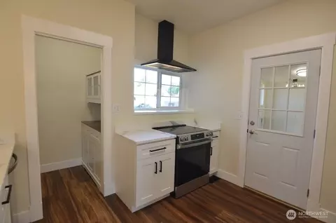Kitchen - 15508 Meade Mccumber Rd E, Sumner, WA 98390 photo 1 of 2
