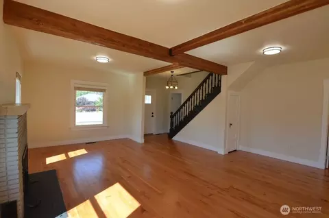 Living - 15508 Meade Mccumber Rd E, Sumner, WA 98390 photo 3 of 3