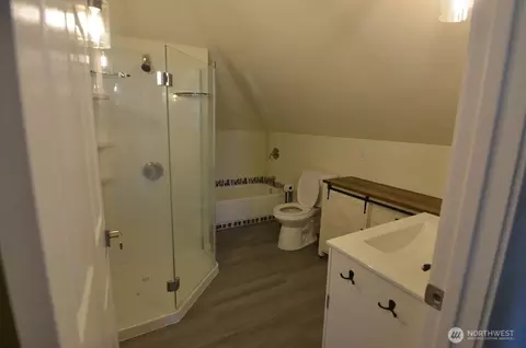 Bath - 15508 Meade Mccumber Rd E, Sumner, WA 98390 photo 3 of 4