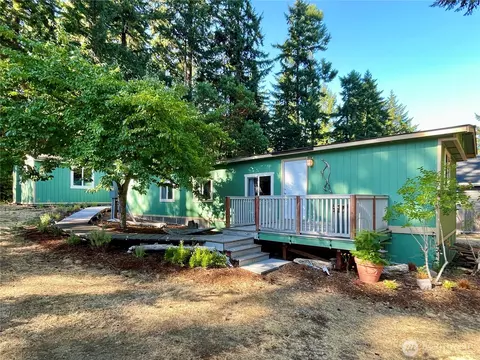 1914 Lake Dr SW, Lakebay, WA 98349