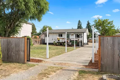 2123 S 252nd St, Des Moines, WA 98198