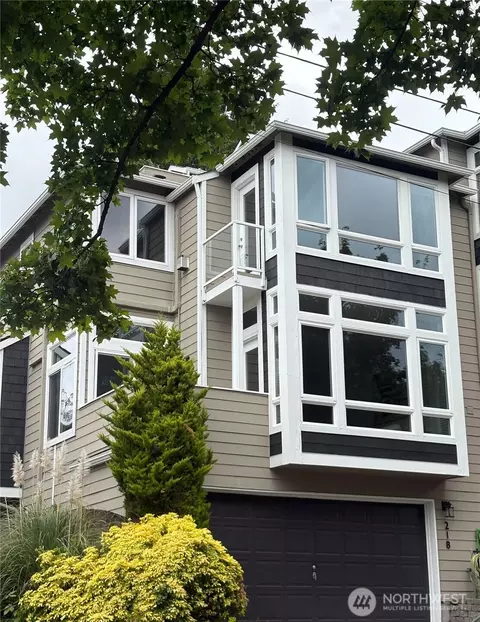 218 E Boston St, Seattle, WA 98102