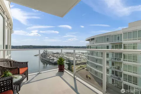 360 Washington Ave #504, Bremerton, WA 98337