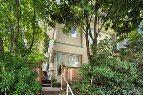 3661 Albion Pl N #5, Seattle, WA 98103