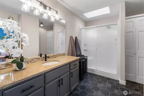 Bath - 215 Orting Ave NW, Orting, WA 98360 photo 2 of 2