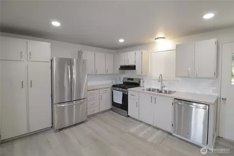 Kitchen - 16801 10th Ave E, Spanaway, WA 98387 photo 1 of 3